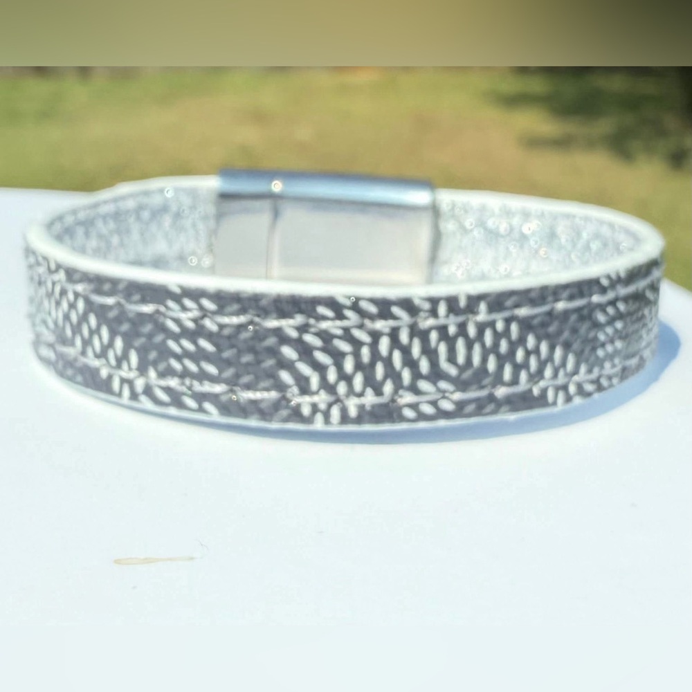 Spark*l bands - Size 2 - Upcycled Grey Goyard Gracie Bracelet w/Magnetic Clasp - Picture 4 of 11